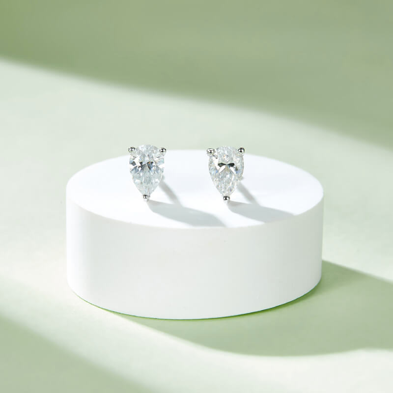 Classic Classic Water Drop Shape Pear Cut Moissanite Stud Earring