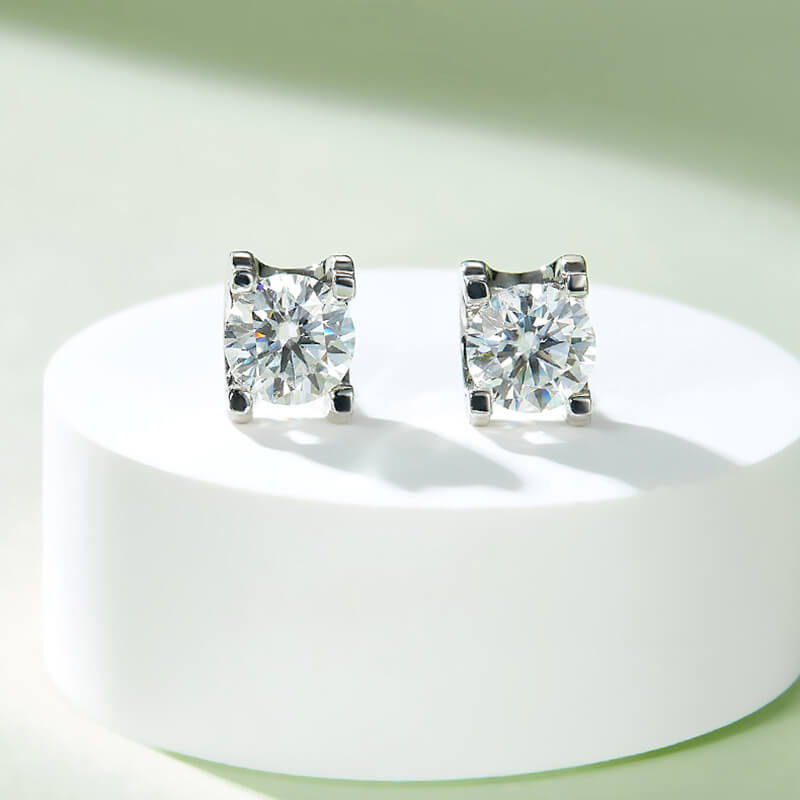 New OX-head Design Round Cut Moissanite Stud Earring